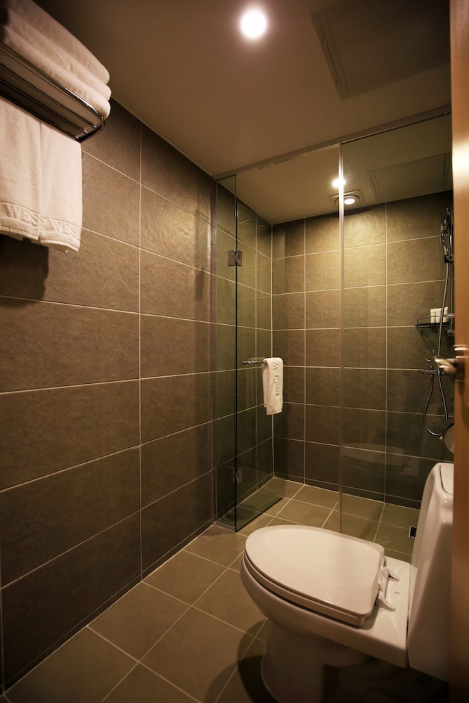 Best Western Jeju Hotel 46/48