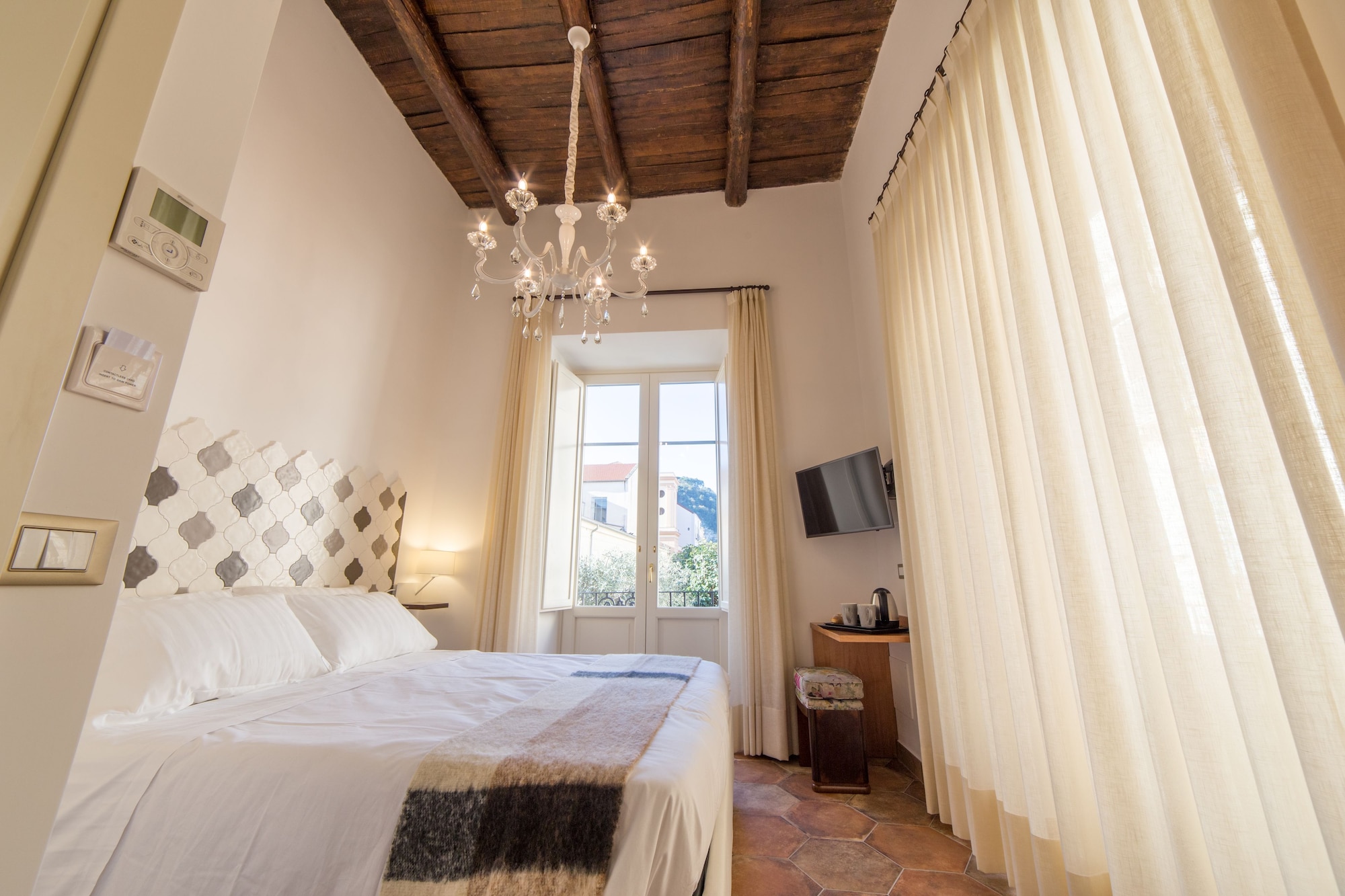 SUPERIOR, DOUBLE BED, CITY VIEW