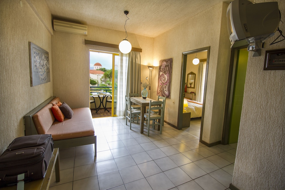 Lycasti Maisonettes 30/41