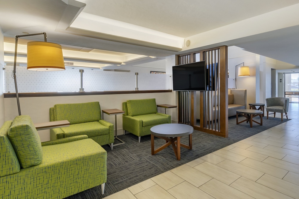 Holiday Inn Express Cape Coral-Fort Myers Area 38/53