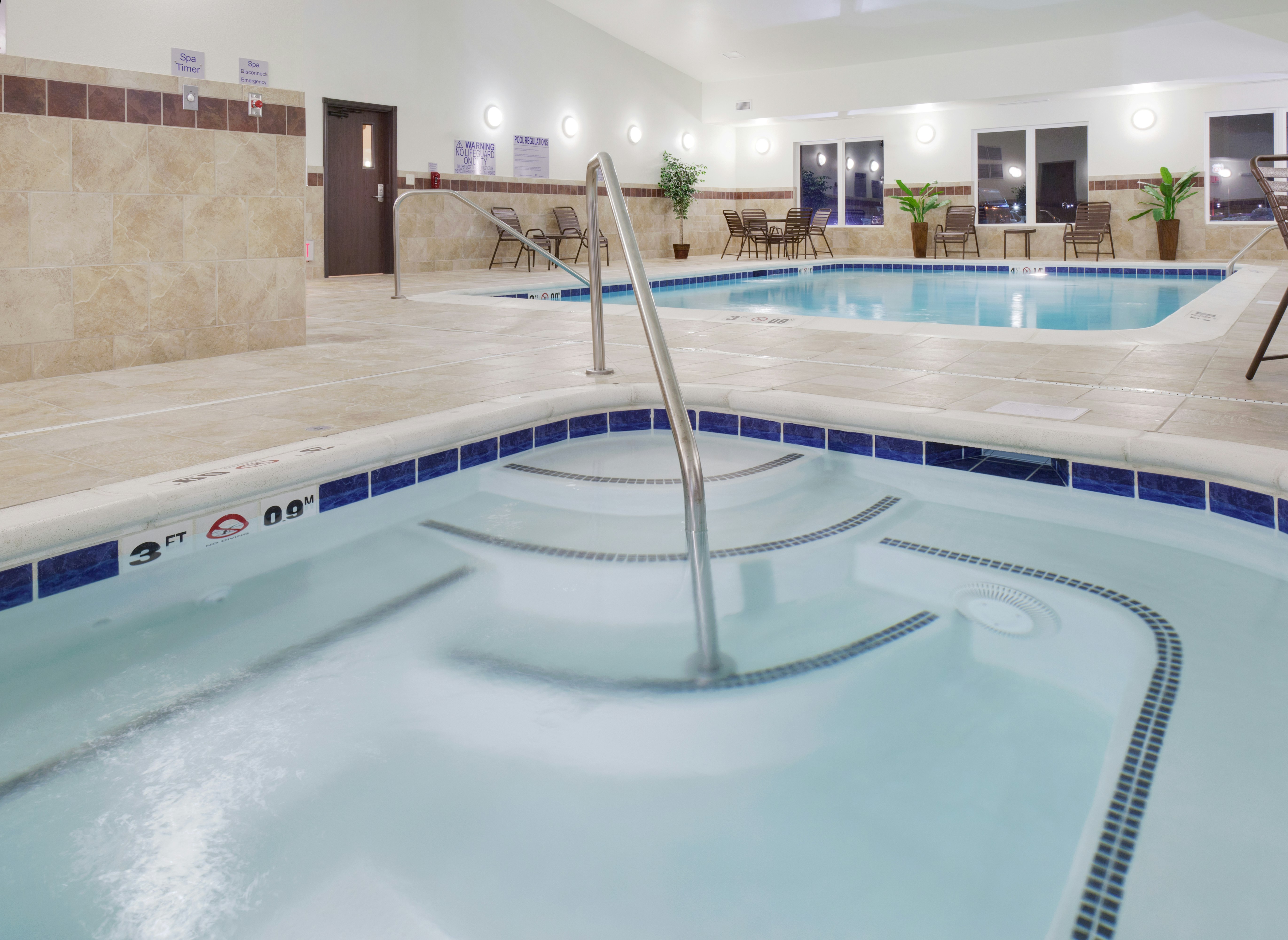 Holiday Inn Express Hotel And Suites Omaha I 80 29/53