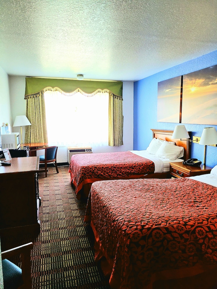 Days Inn By Wyndham Holland 9/35