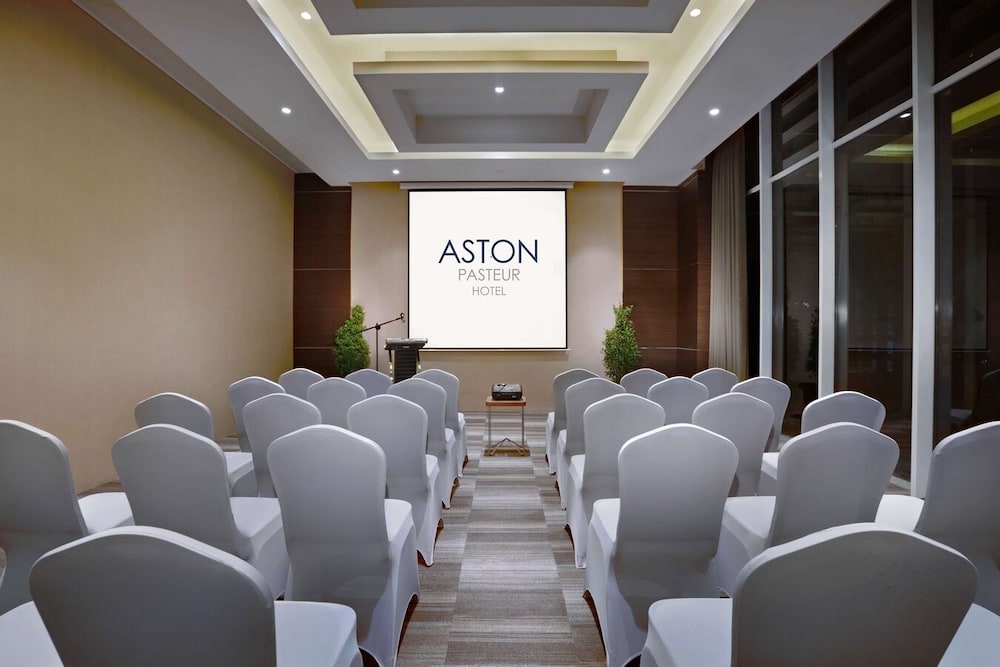 Aston Pasteur 42/47