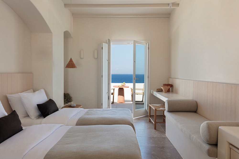 DELUXE, DOUBLE BED, SEA VIEW