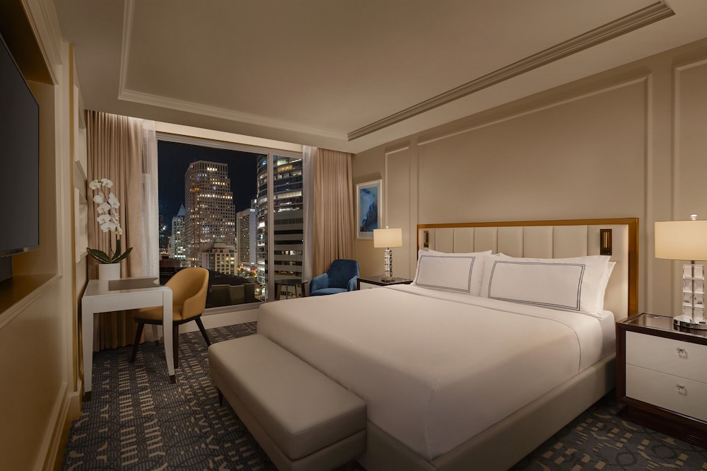 Turquoise King Room