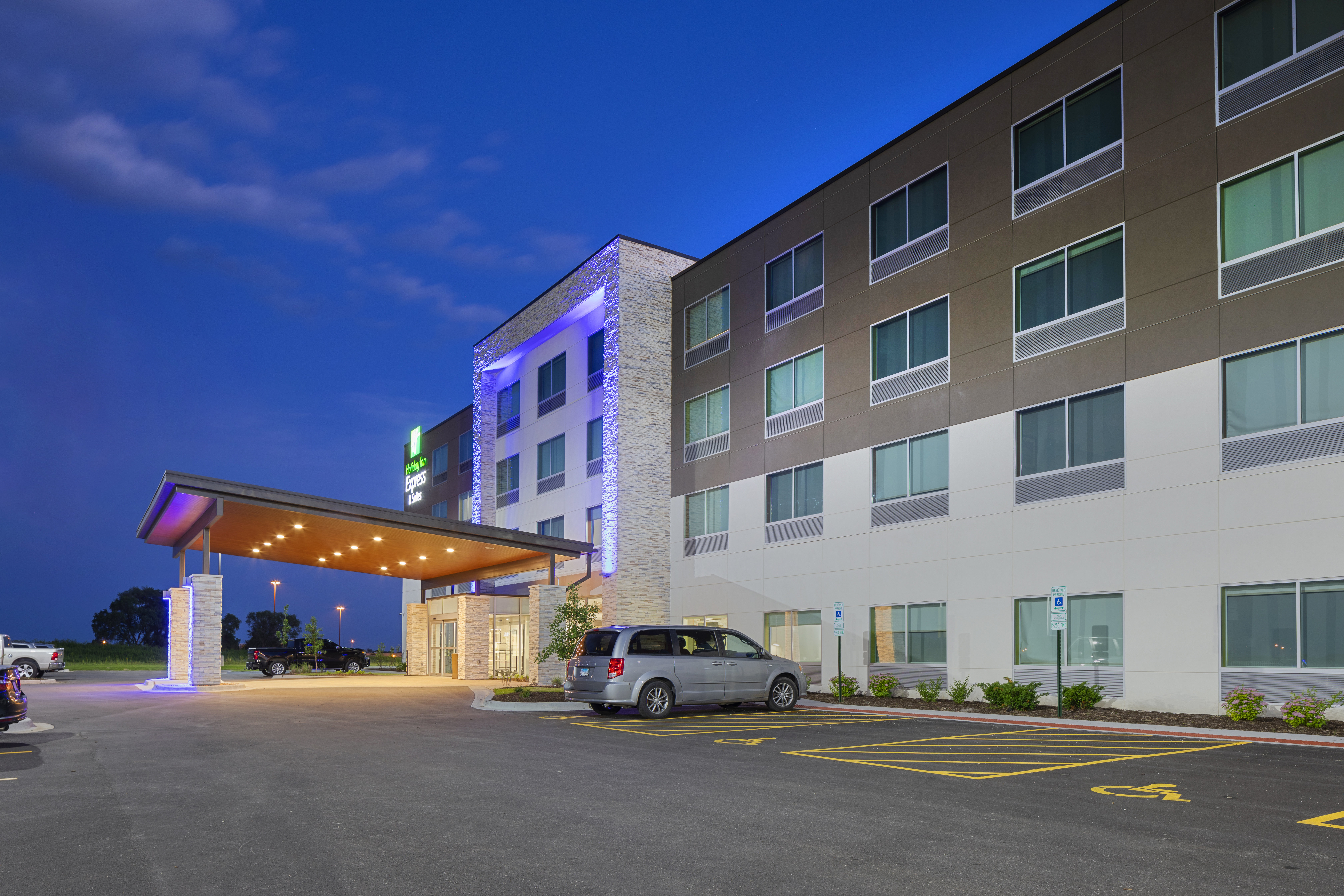 Holiday Inn Express Suites Bourbonnais East Bradley 63/67