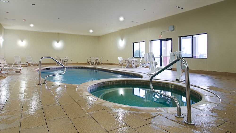 Best Western Plus Texoma Hotel and Suites 23/44