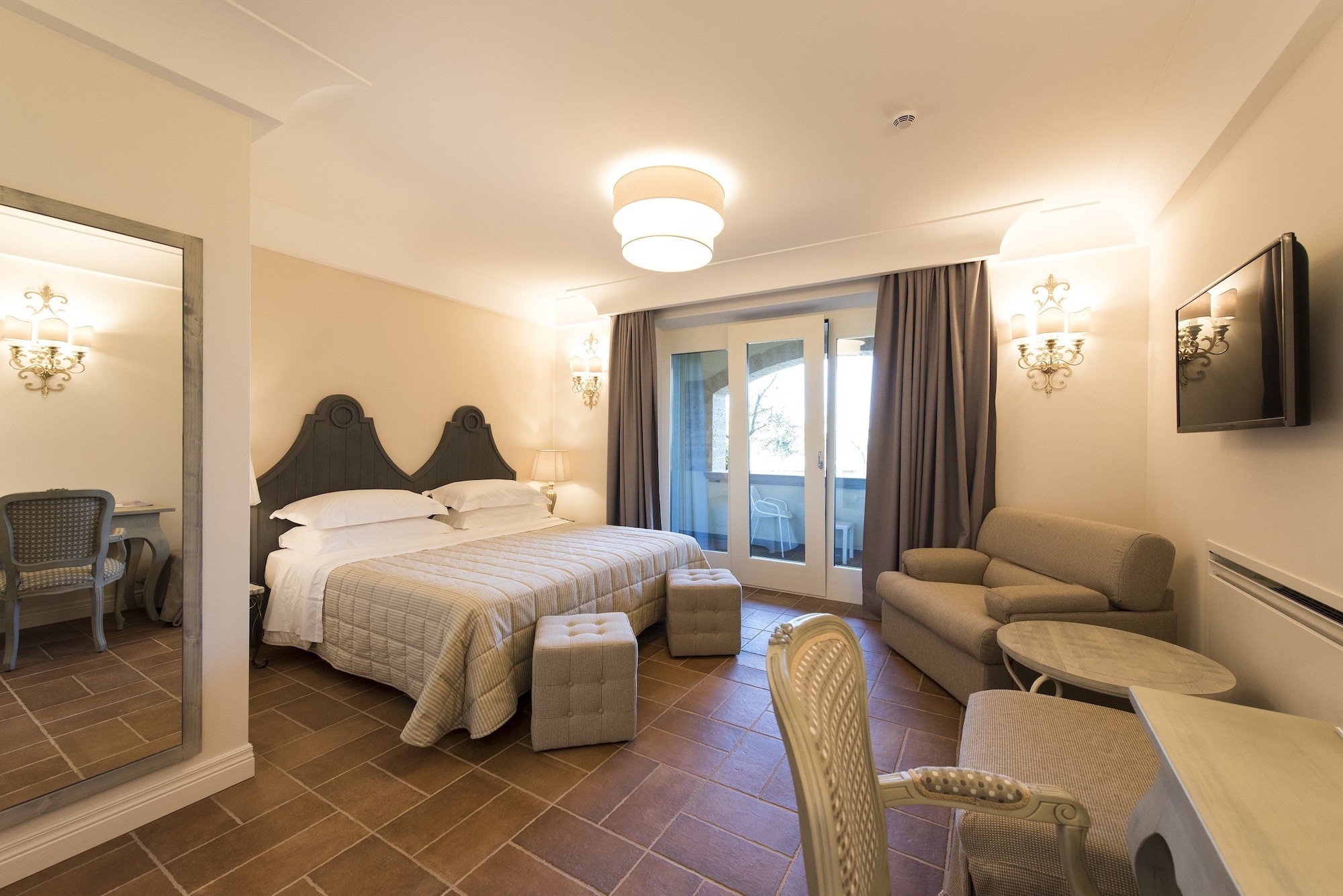 Suite, King Bed, Vineyard View, Annex