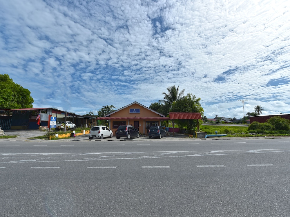 Hotel O Awan Biru Motel 10/33