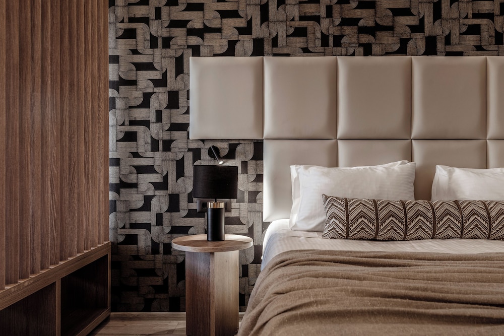 Elegance Luxury Executive Suites - Adults Only 17/58