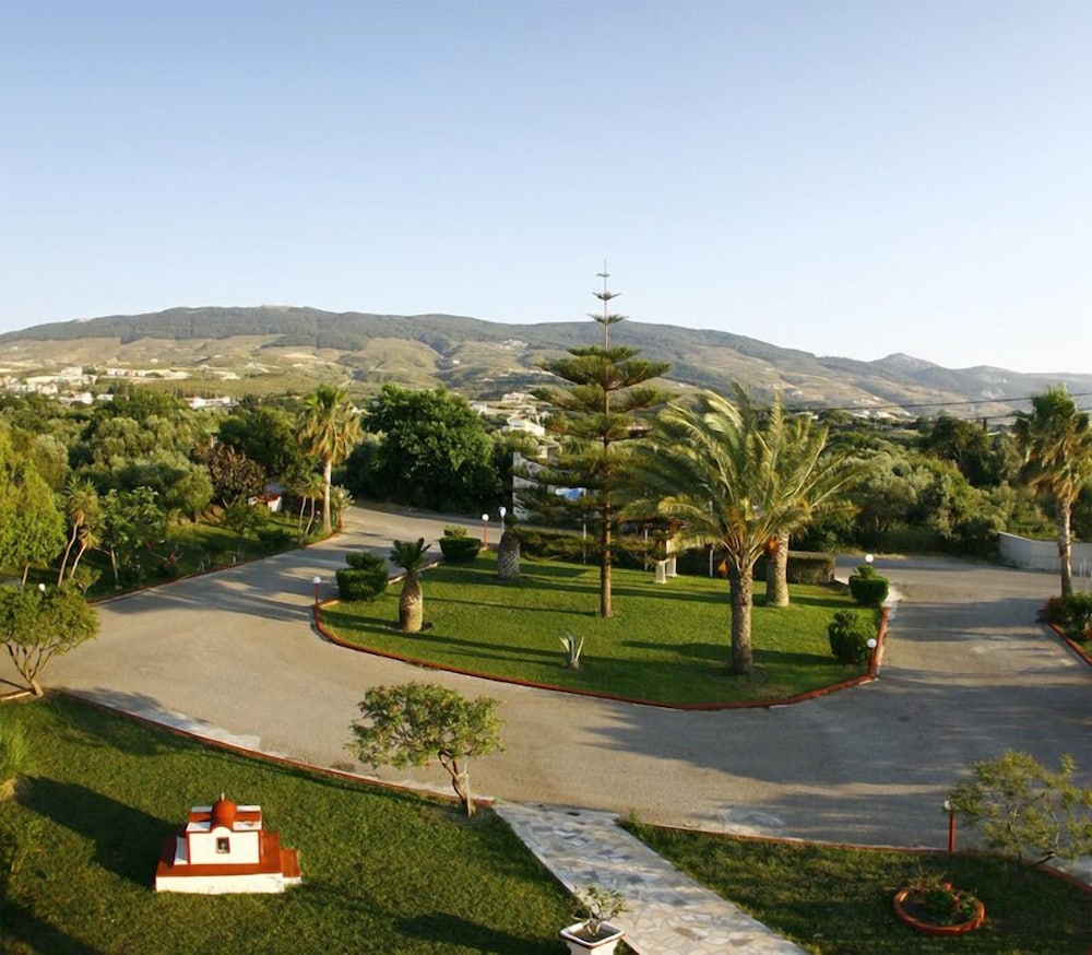 Sandys Studios Apartments And Log Villas 30/46