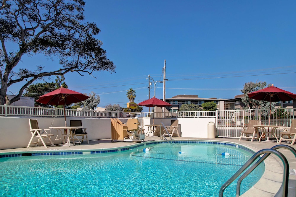 Motel6 Monterey, CA 52/57