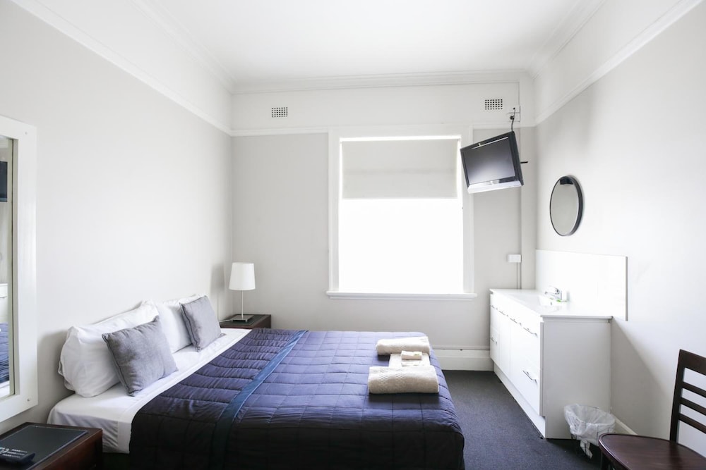 HOTEL GOSFORD 28/64