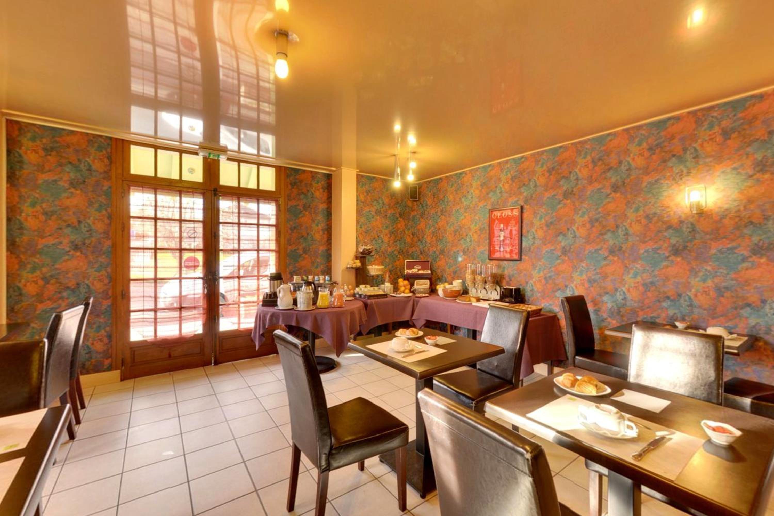 LOGIS AUBERGE DES VIEUX CHENES 21/25