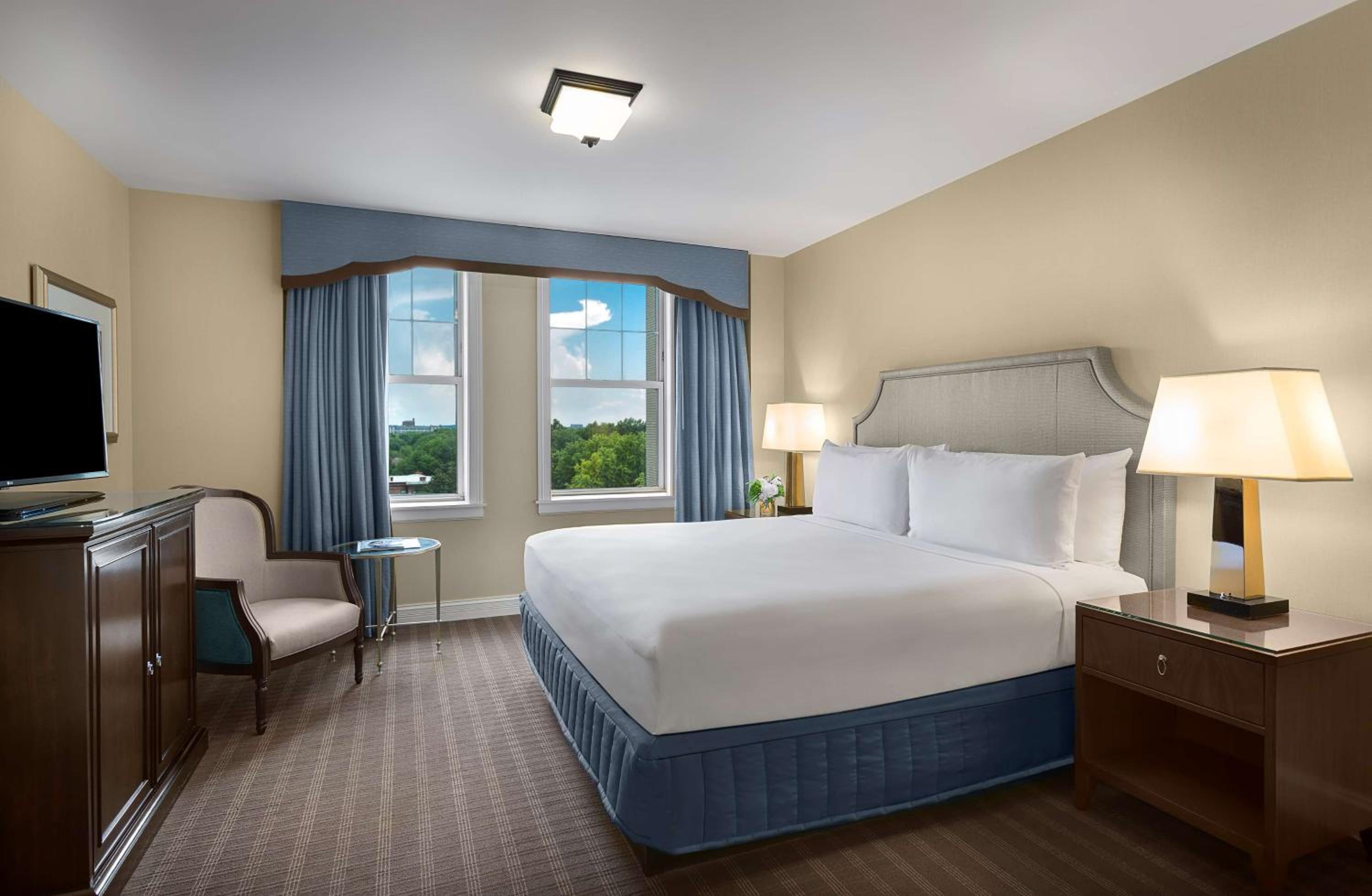 Plaza, Park, Suite, Apartment, King Bed, Bathtub, Accessible