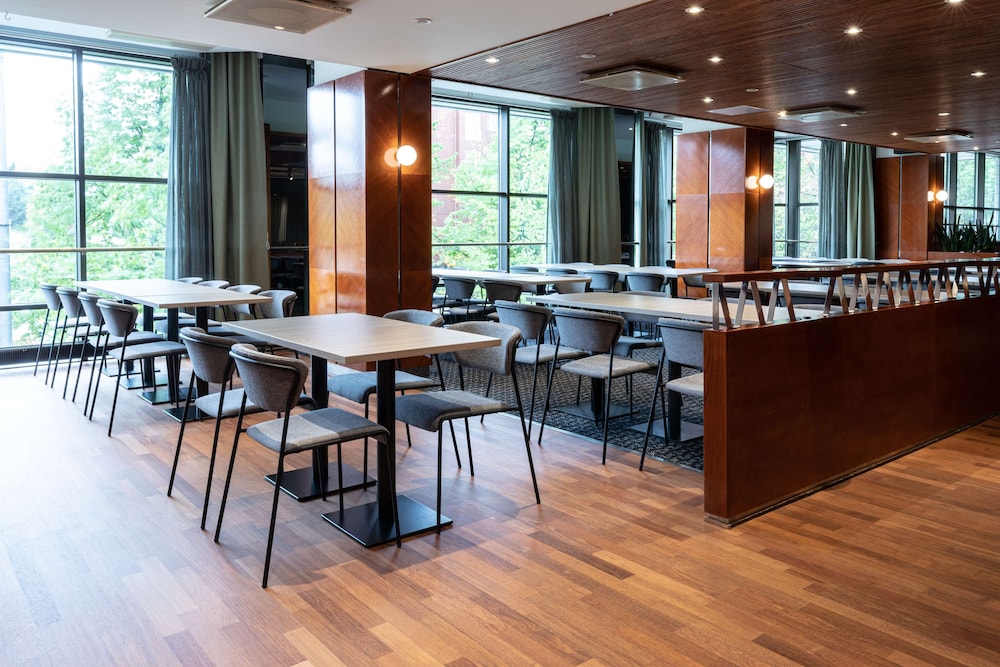 restaurant cafeteria