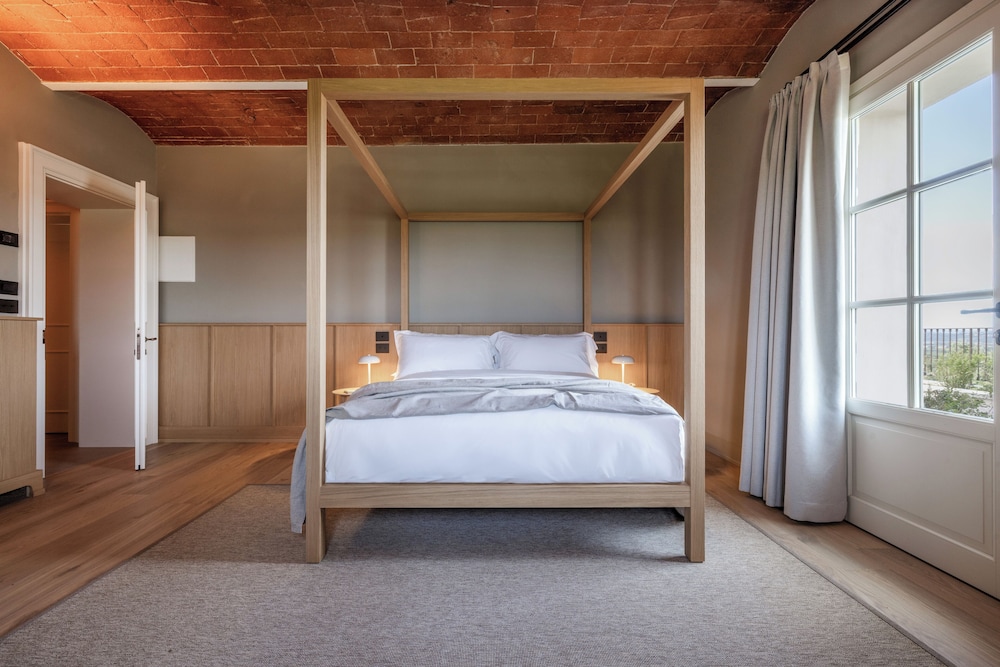 Superior, Queen Bed, Garden View, Pool Side