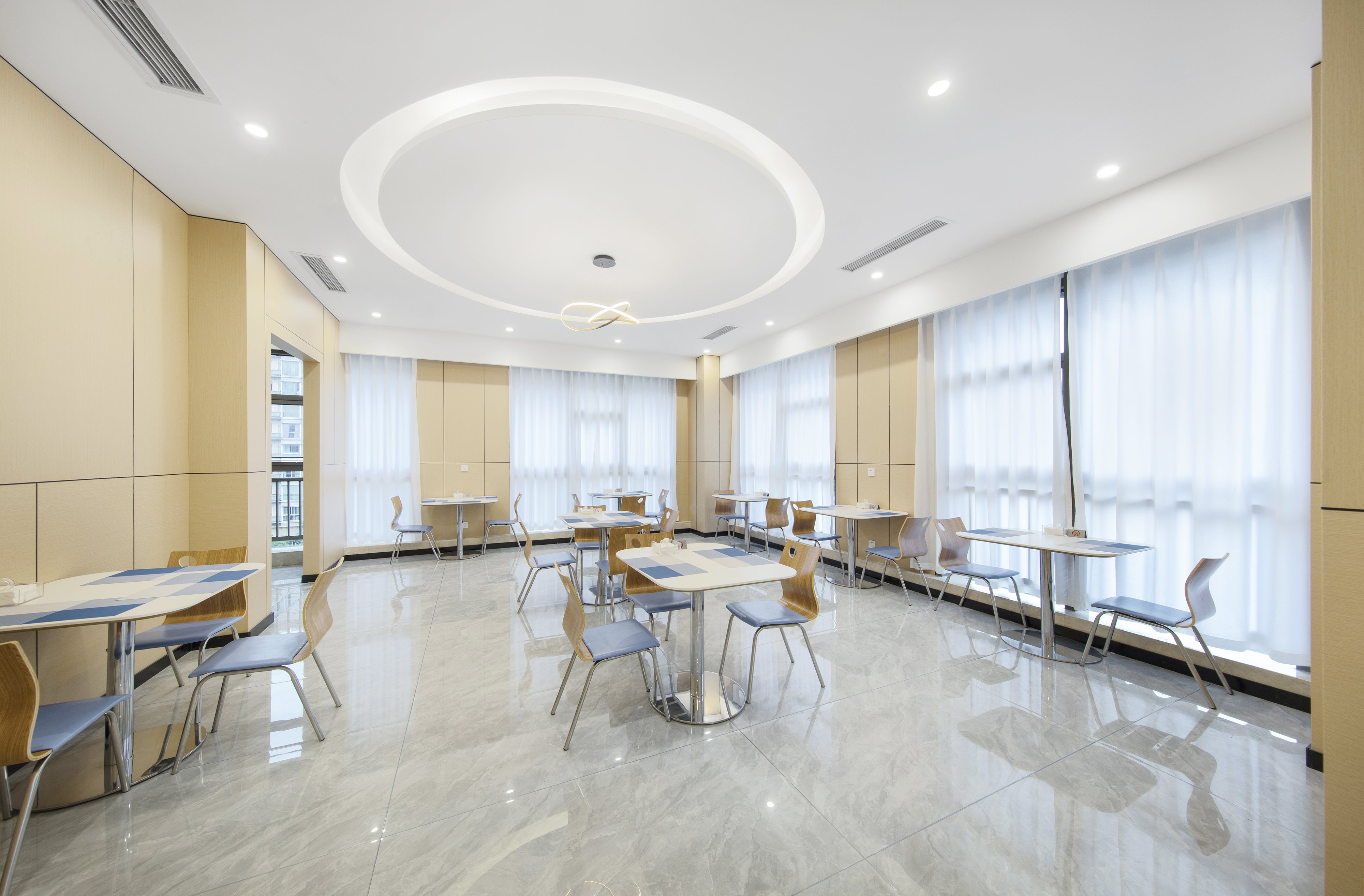 Holiday Inn Express Chongqing Guanyinqiao 22/32