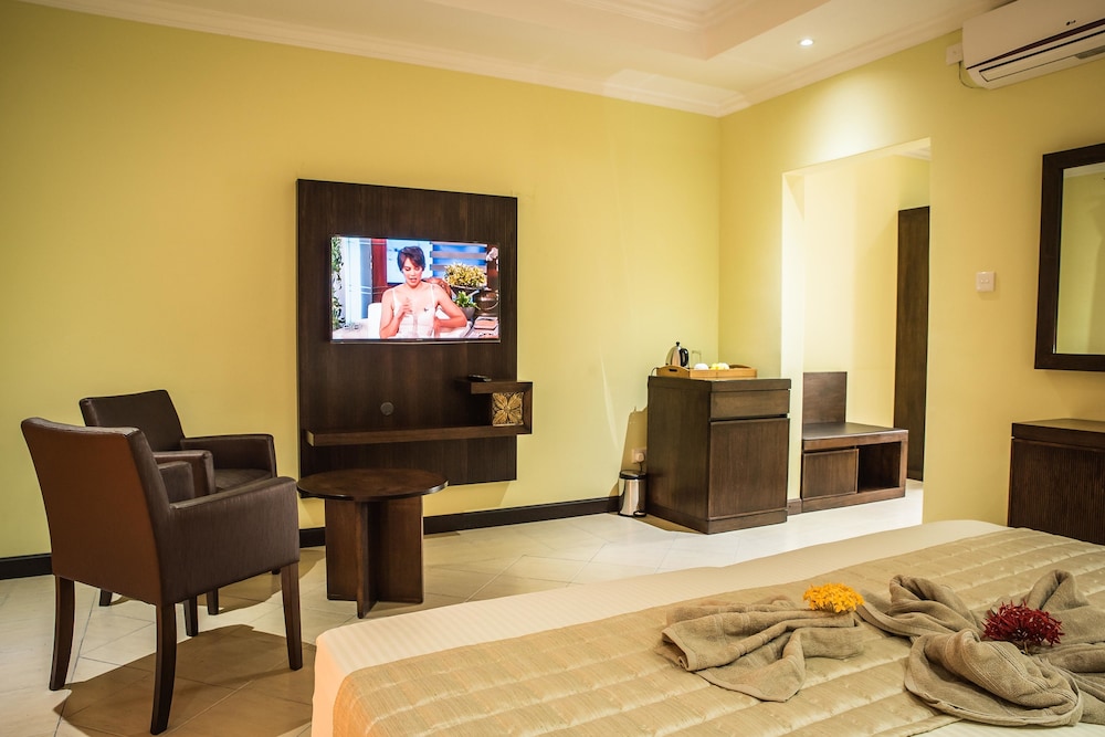 Oasis Hotel Restaurant & Spa 24/36