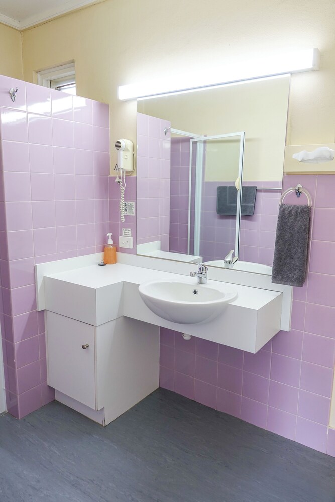 BAIRNSDALE MAIN MOTEL 27/27