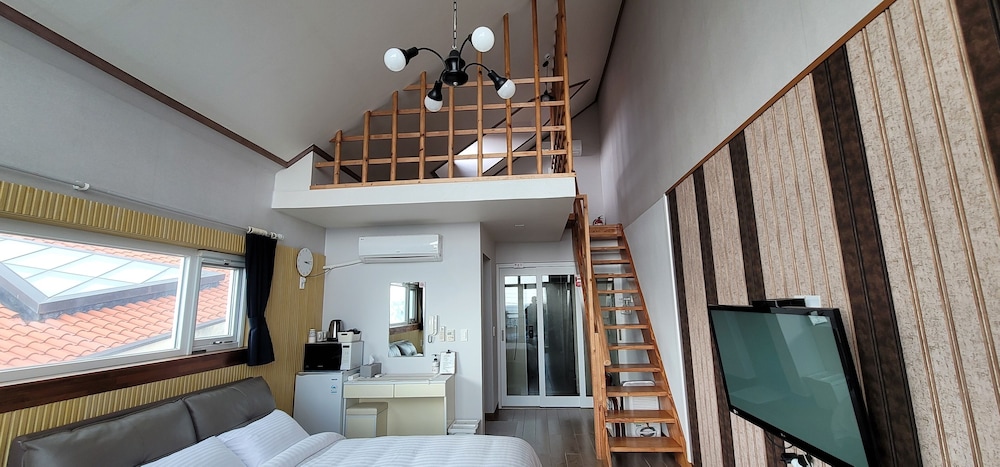 Wind House 13/44