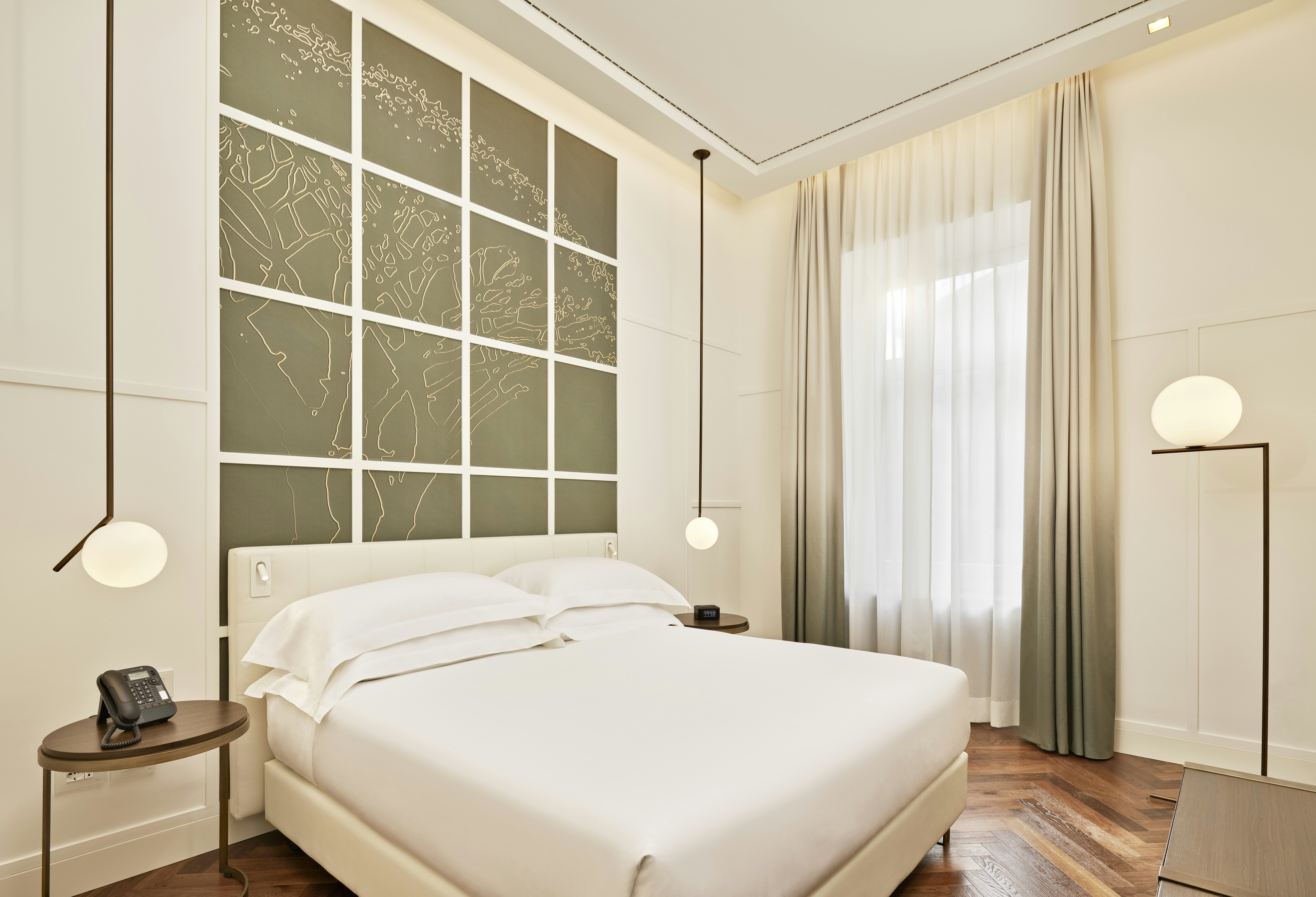 De Bonart Naples, Curio Collection by Hilton 16/50