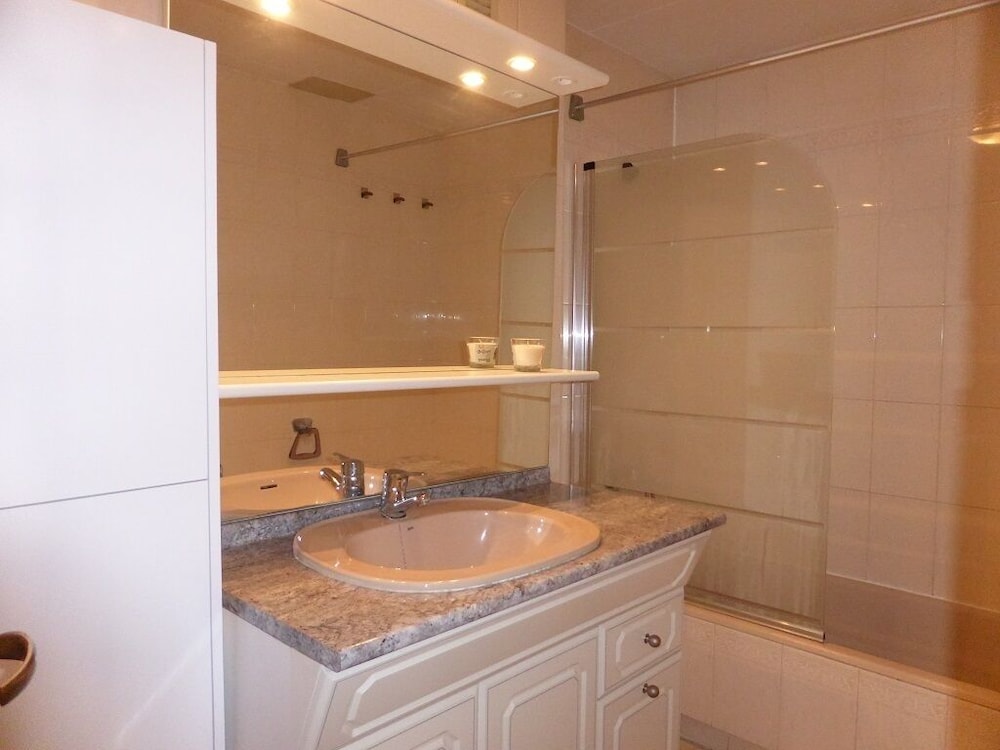 Skylark B &amp; B 12/57