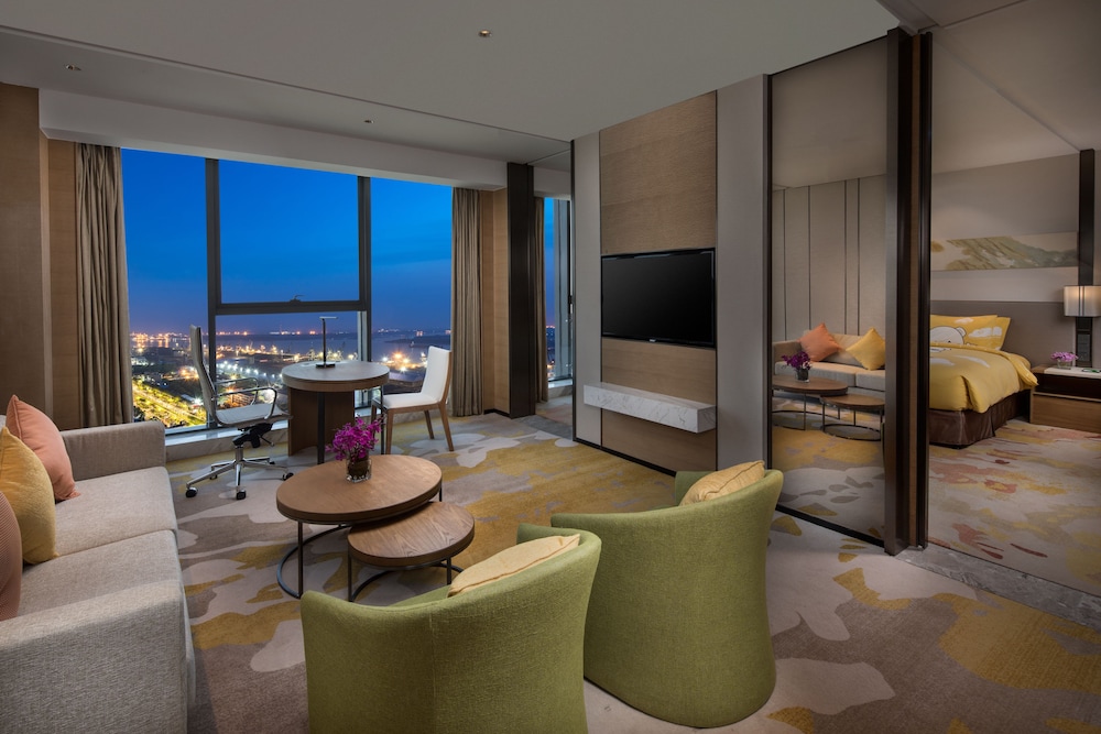 HOLIDAY INN NANJING HARBOUR 40/76