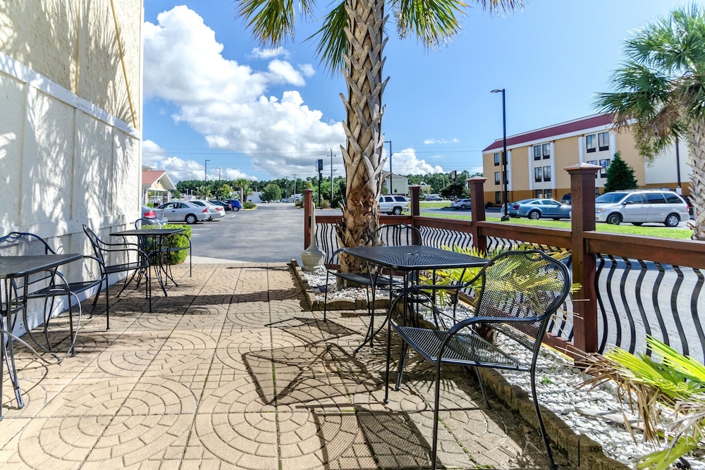 Rodeway Inn & Suites Jacksonville Near Camp Lejeune 43/51