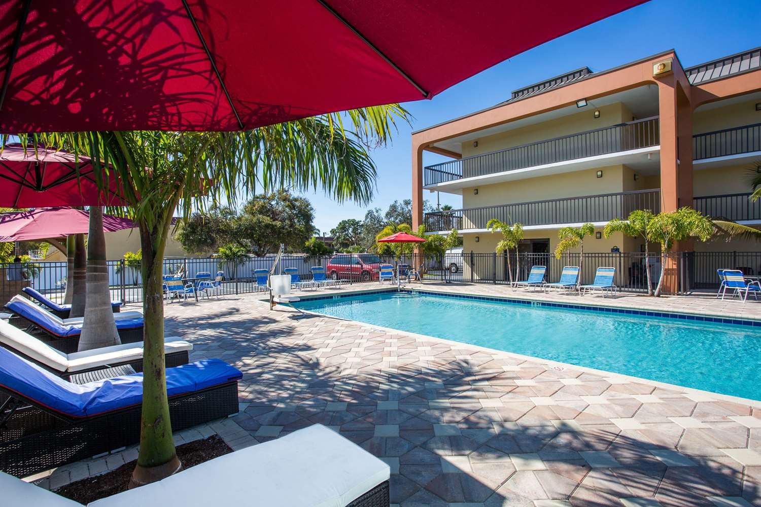 Days Inn by Wyndham Sarasota Bay 30/34