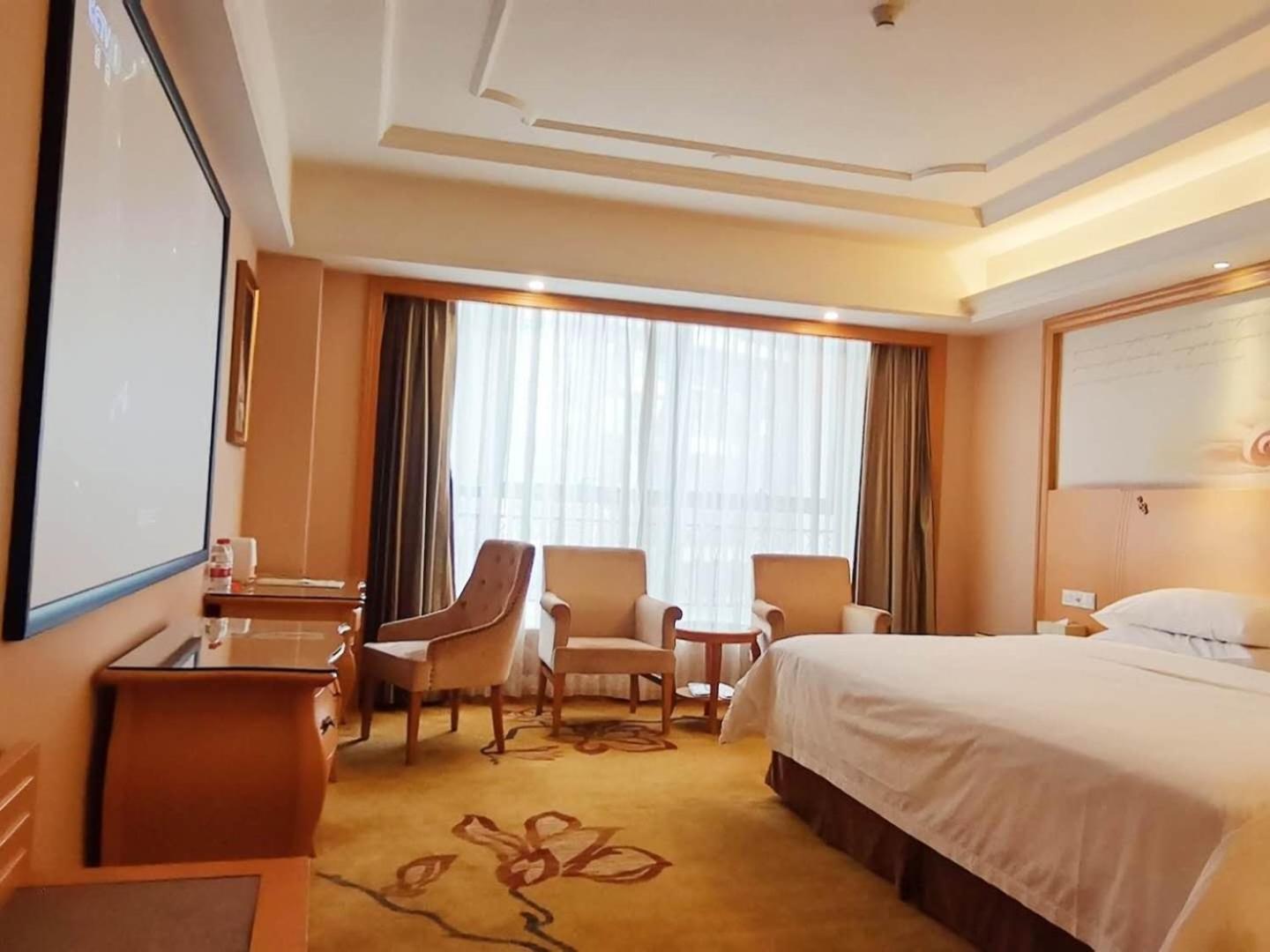Vienna hotel Shenzhen Xiashuijing Subway Station 10/25