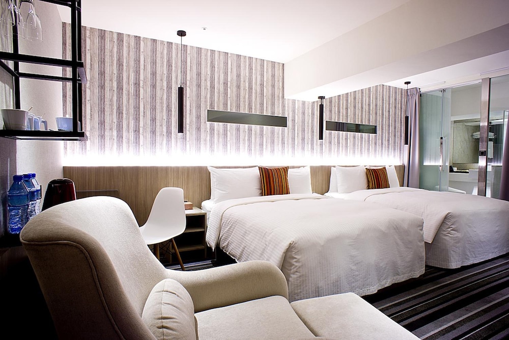 VIA HOTEL ZHONGXIAO 9/25