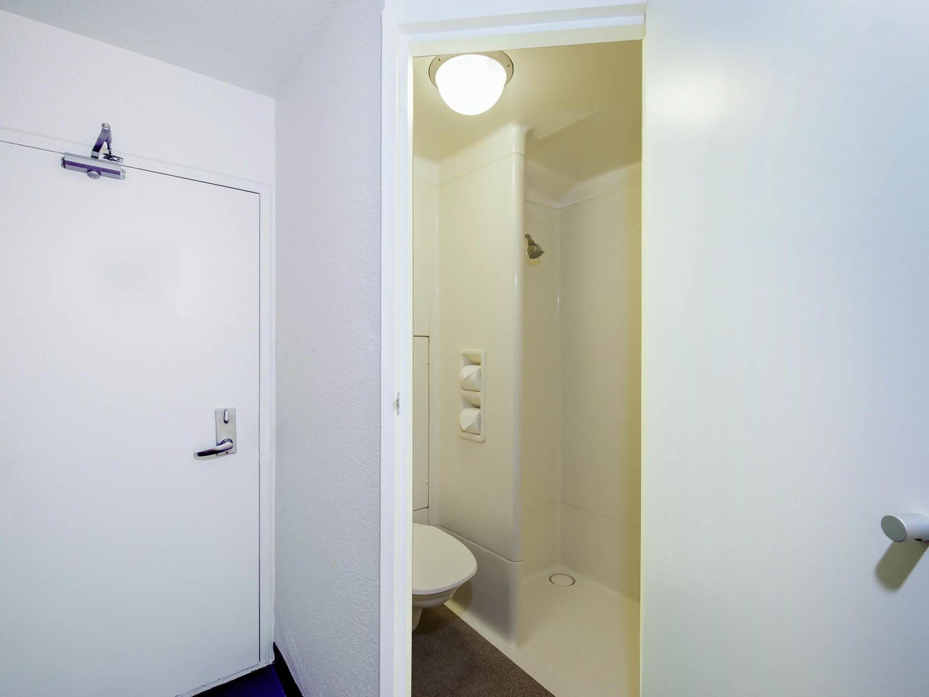 Room, Single, Bunk Bed, Queen Bed، ibis budget Enfield 12/12
