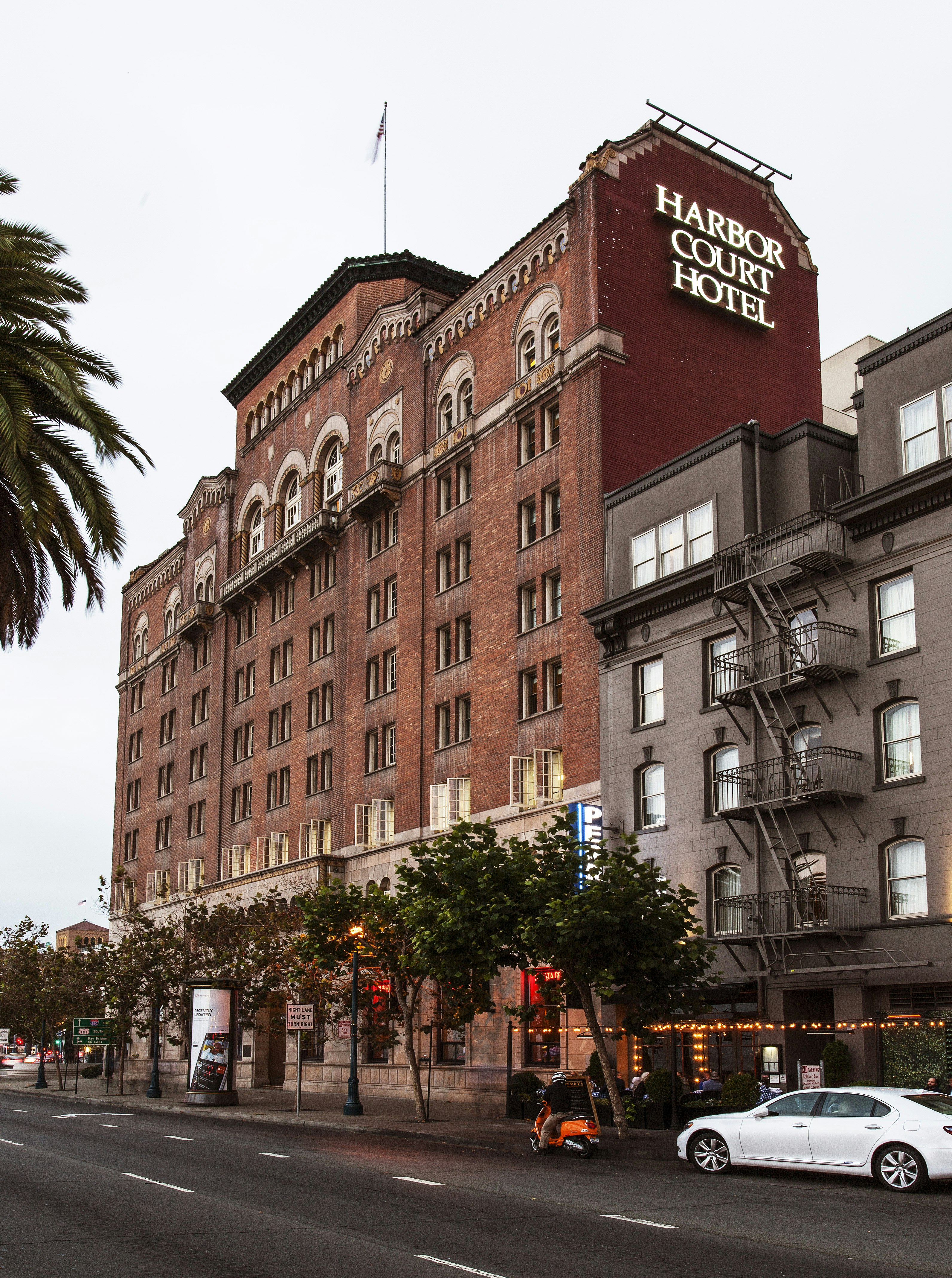 Harbor Court Hotel 66/73