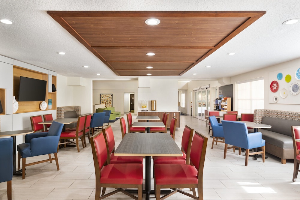 Holiday Inn Express Hotel & Suites Sarasota East - I-75 53/67