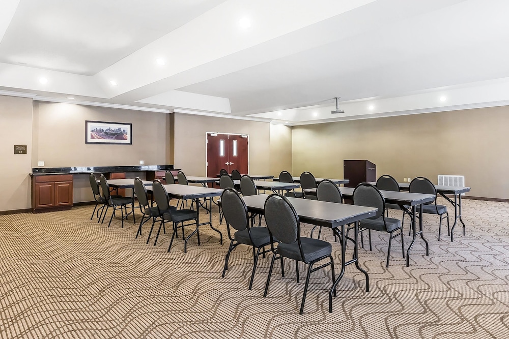 Comfort Suites Houston IAH Airport - Beltway 8 41/45