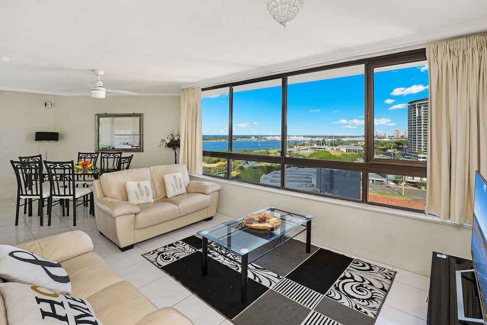 Palmerston Tower Holiday Apartments 13/36
