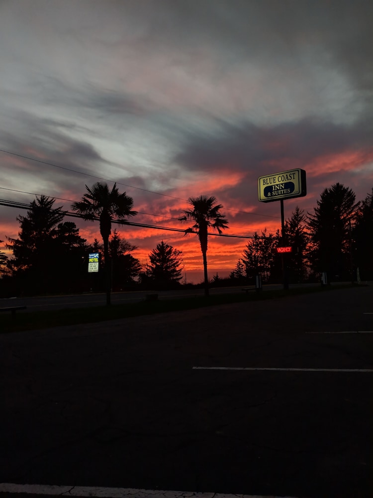 Blue Coast Inn and Suites 38/41