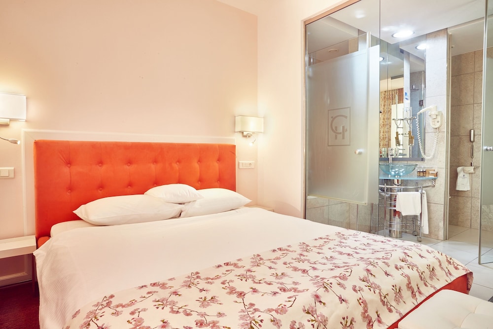 Deluxe, Queen Bed