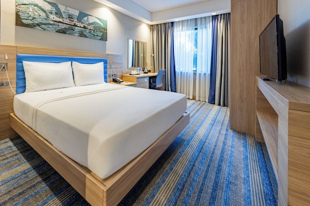 ROOM, QUEEN BED, ACCESSIBLE