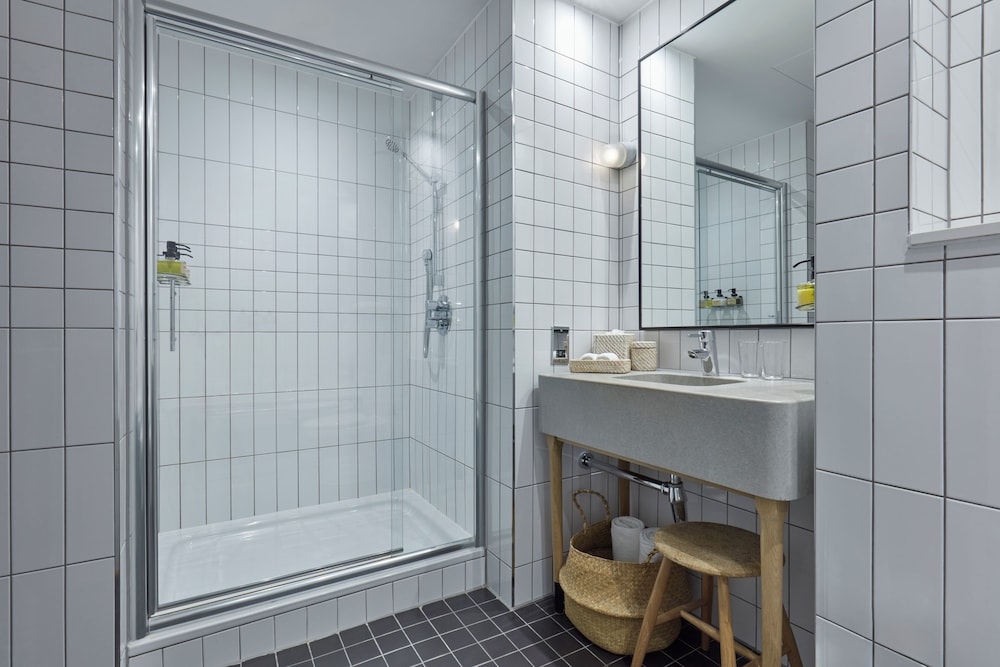 One Hundred Shoreditch 71/72