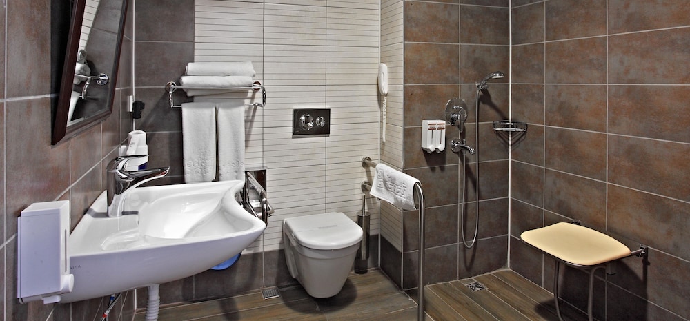 Selcuk Hotel Sems I Tebrizi 93/93