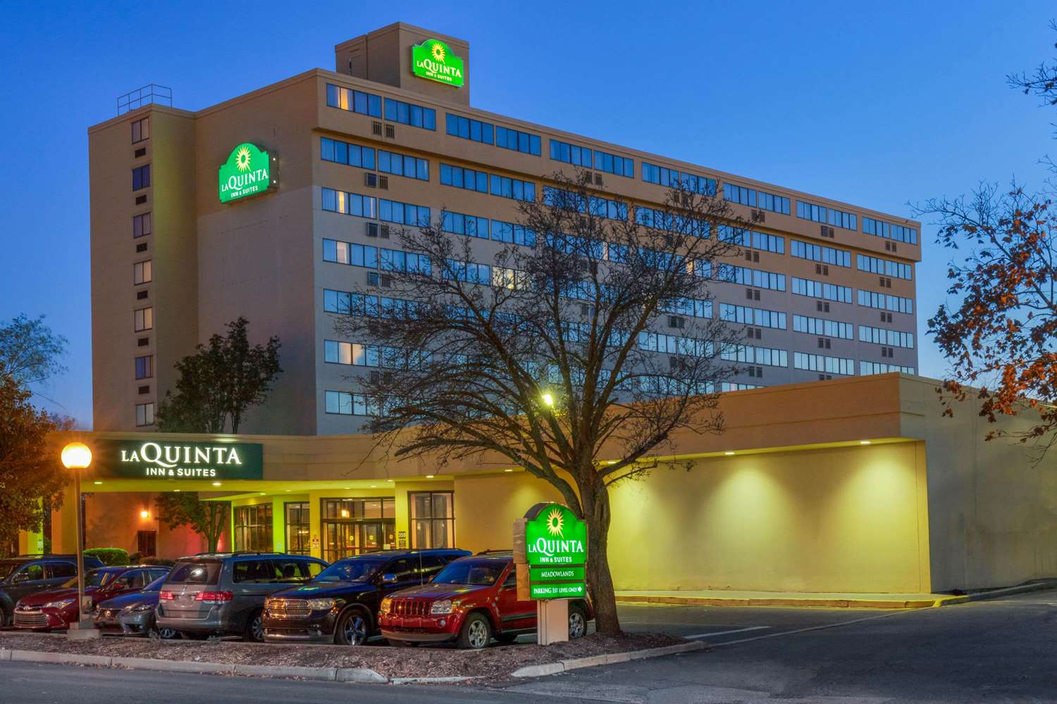 La Quinta Inn and Suites by Wyndham Secaucus Meadowlands 39/41