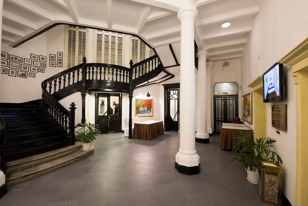 Hoa Binh Hotel 6/69
