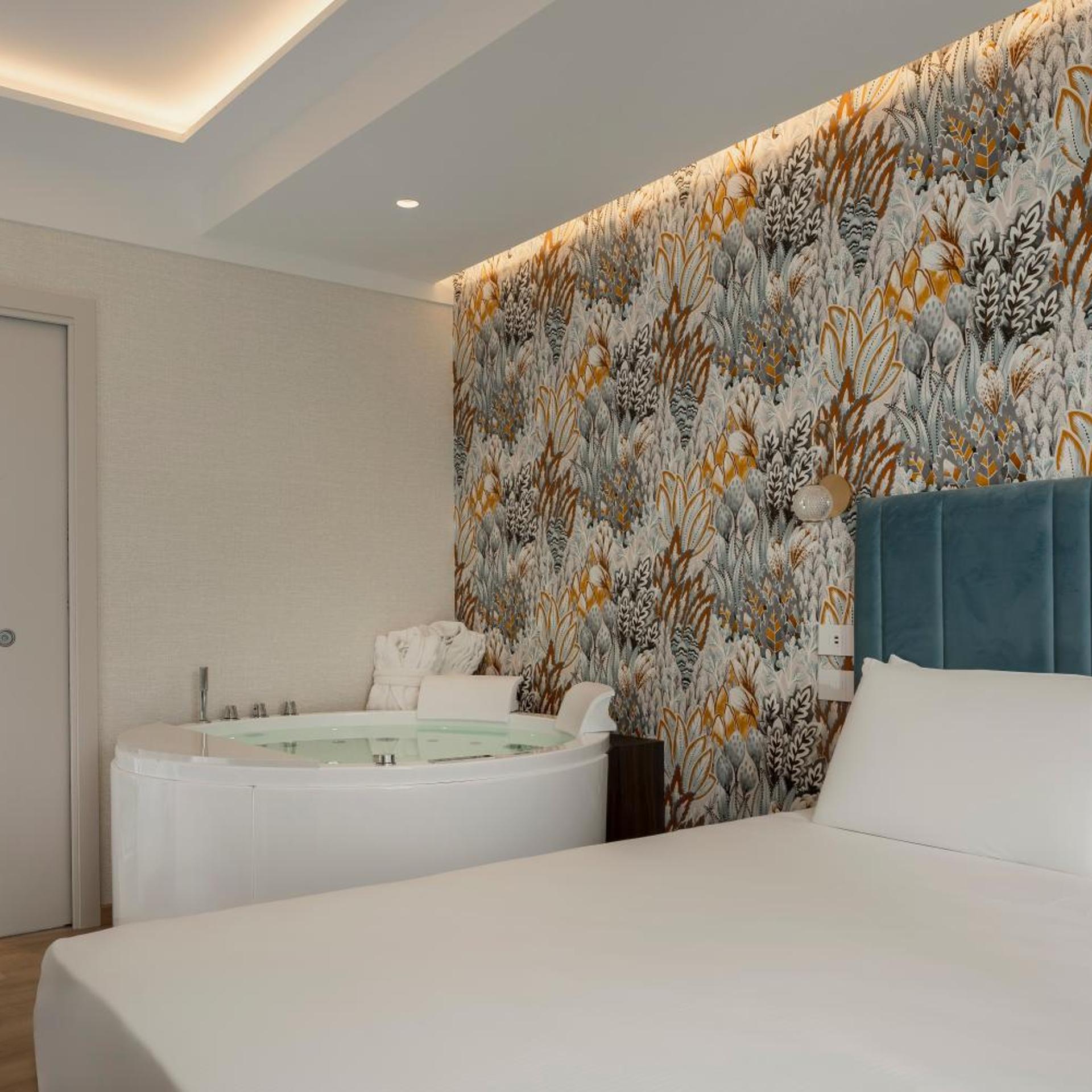 جناح جونيور بشرفة، Grazia Hotel 9/10