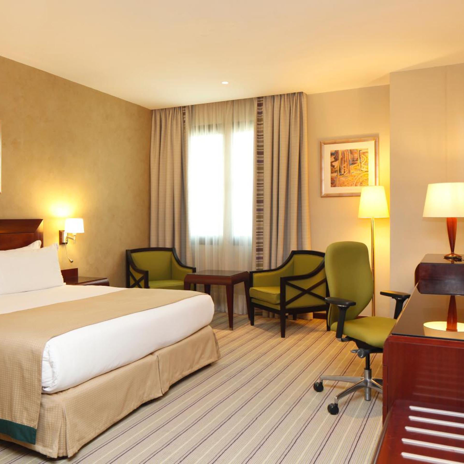 غرفة بسرير كينج بإطلالة على المدينة للمدخنين، هوليداي إن - العليا(Holiday Inn Olaya) 4/8