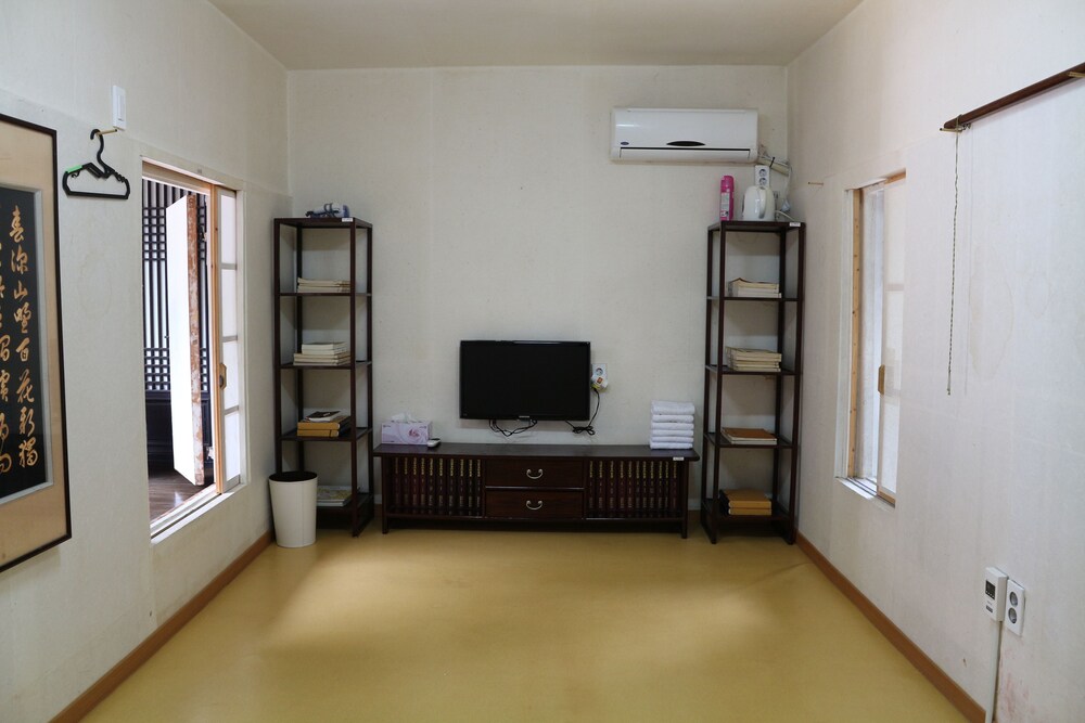 Chiam Gotaek 38/50