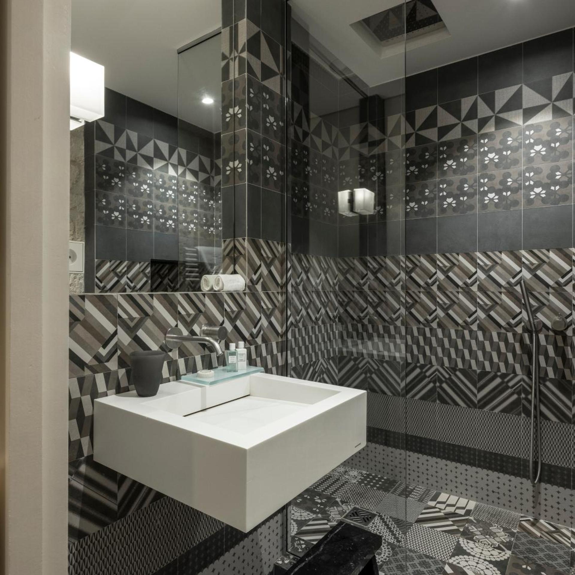 Secret، Yndo Hotel 3/3