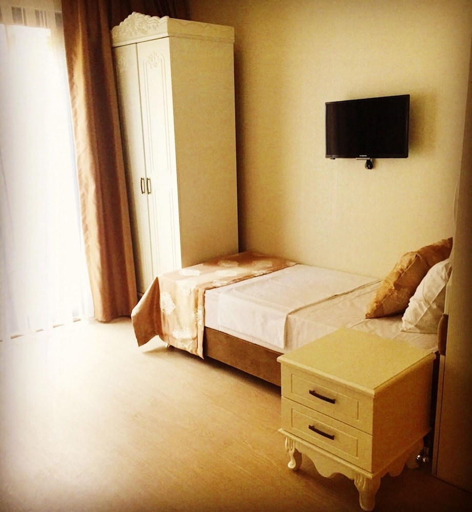 Deluxe Newport Hotel 15/54