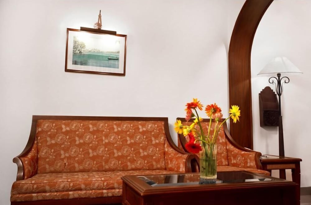 Sterling Lake Palace Alleppey. 13/58